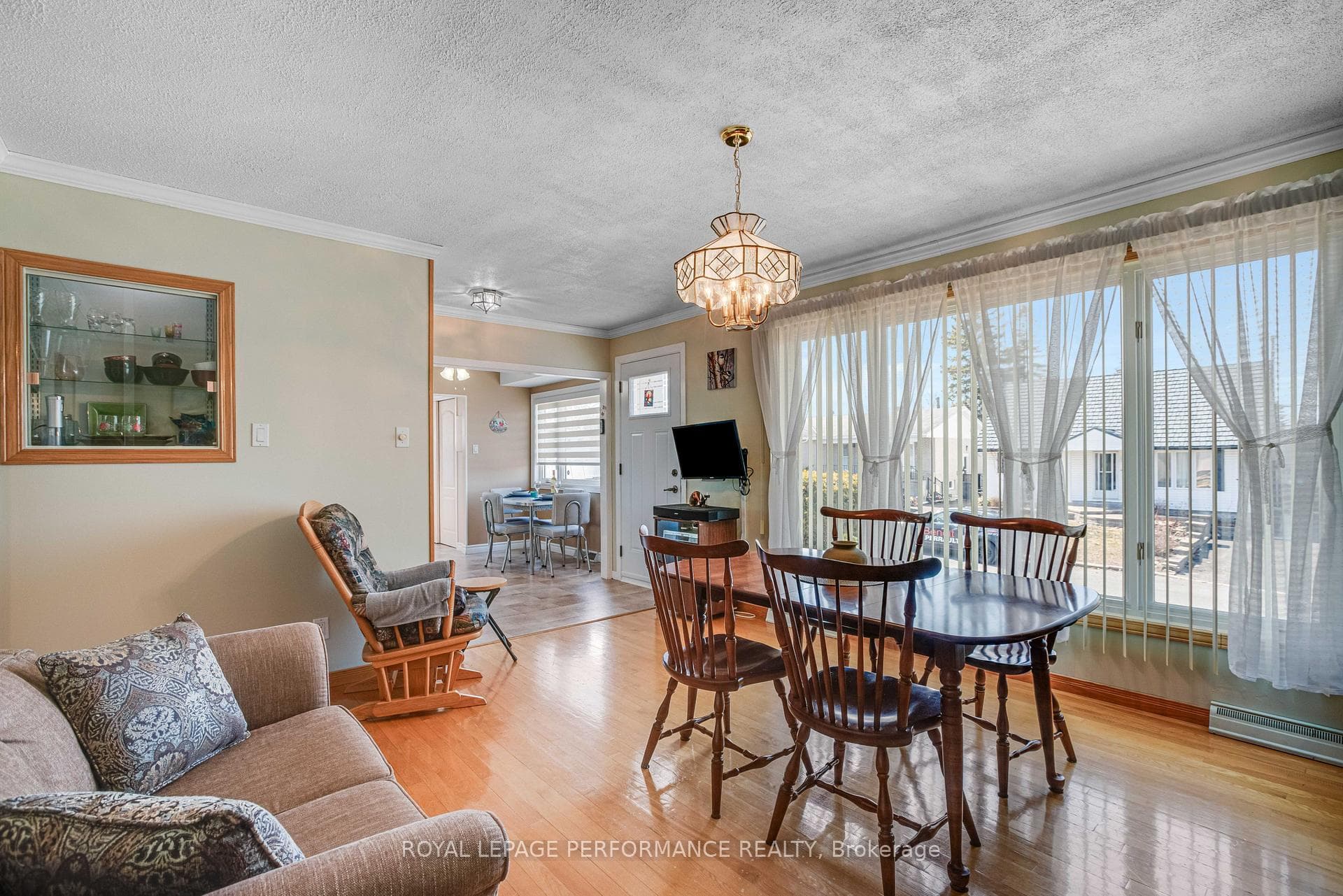 459 Theriault Street photo 11