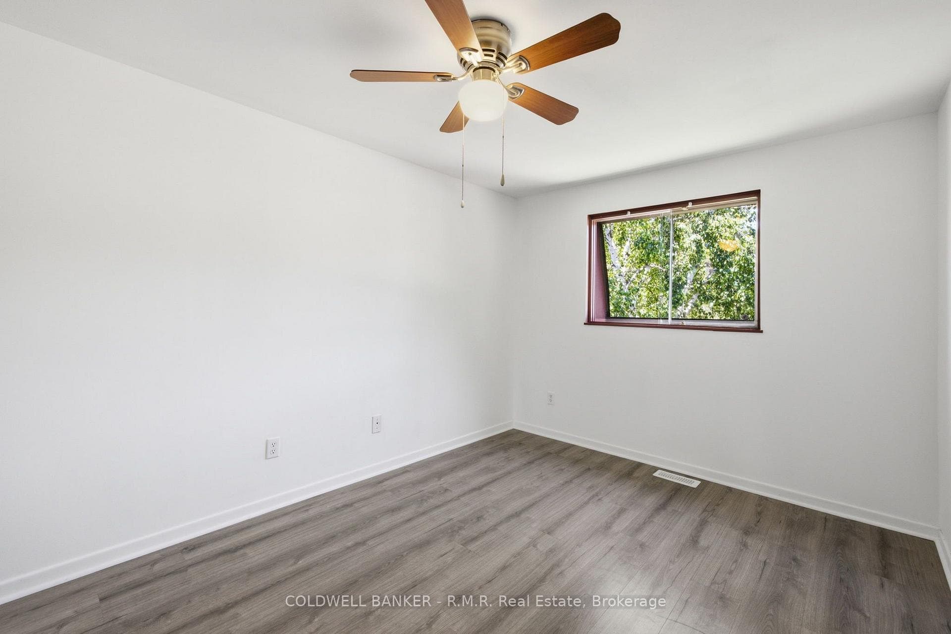 358 Camelot Court photo 33
