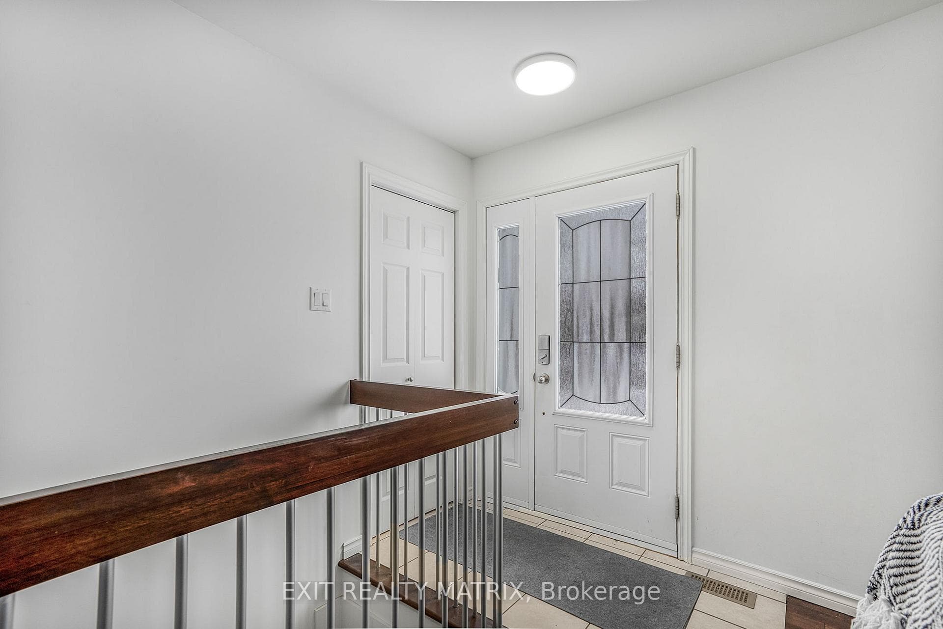 156 Longueuil Street photo 3