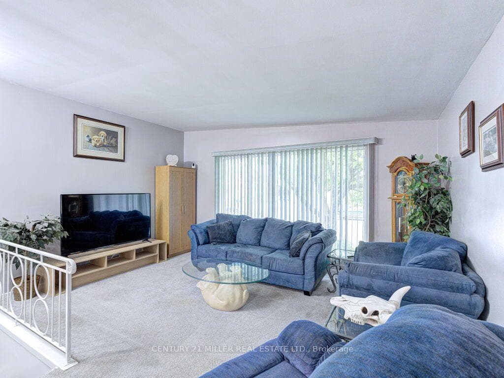 154 Luscombe Street photo 8