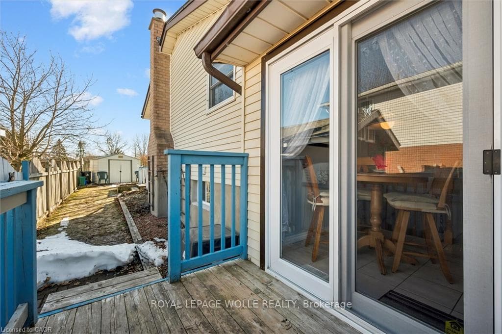 303A Mayview Crescent photo 34