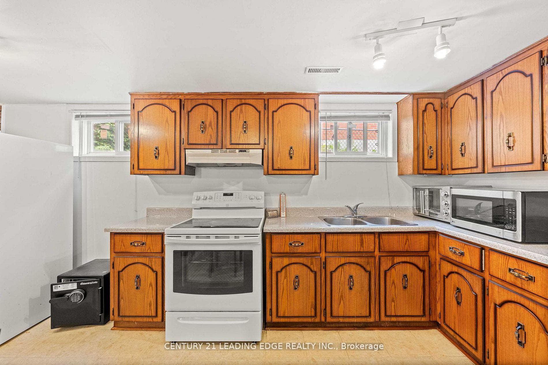 881 Blairholm Avenue photo 41