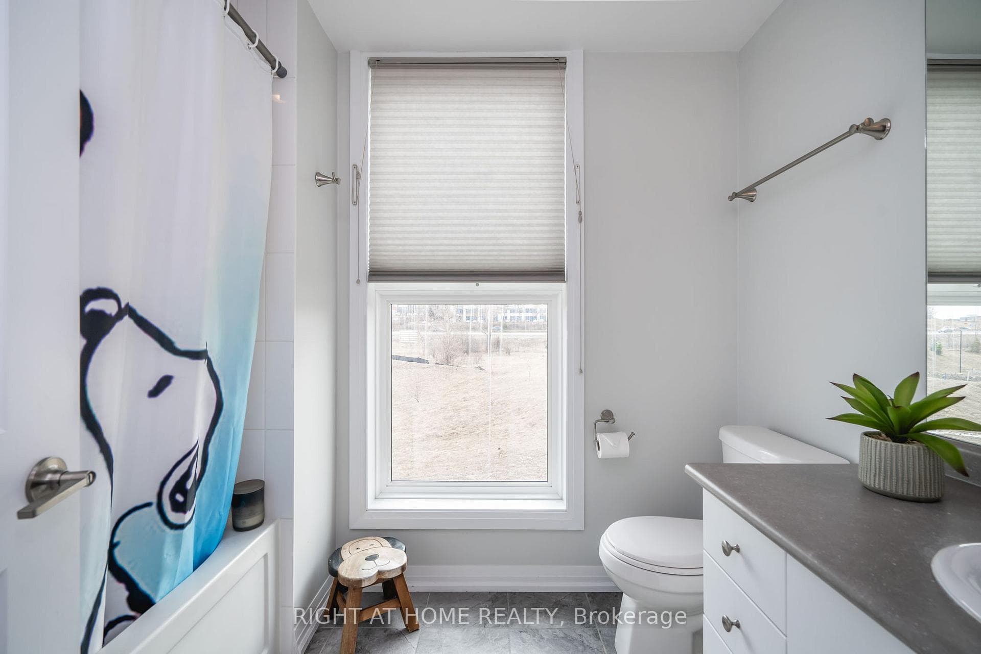 299 Cundles Road Unit 302 photo 26