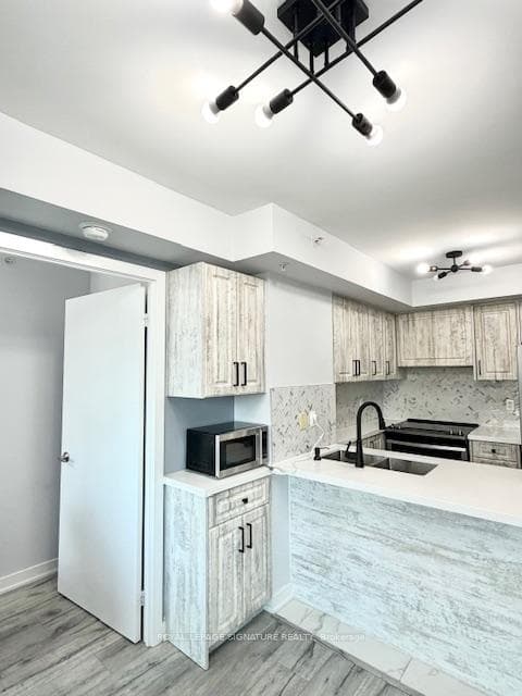 5740 Yonge Street Unit 1401 photo 17