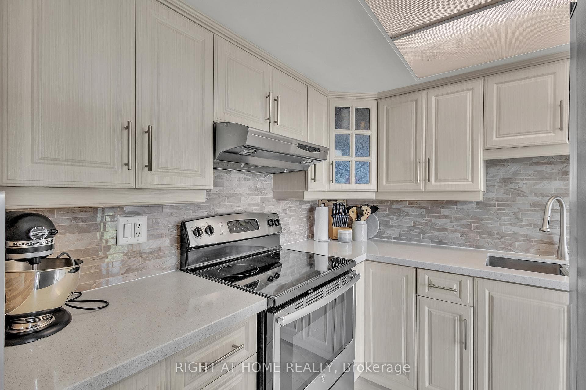 10 Markbrook Lane Unit 707 photo 17