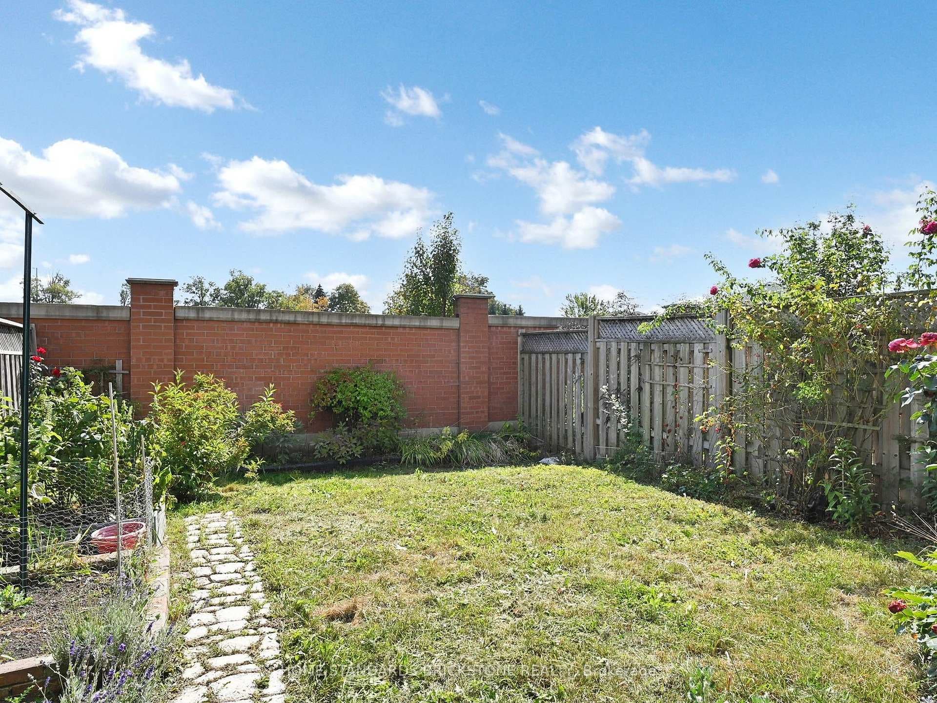 50 Versailles Crescent photo 44