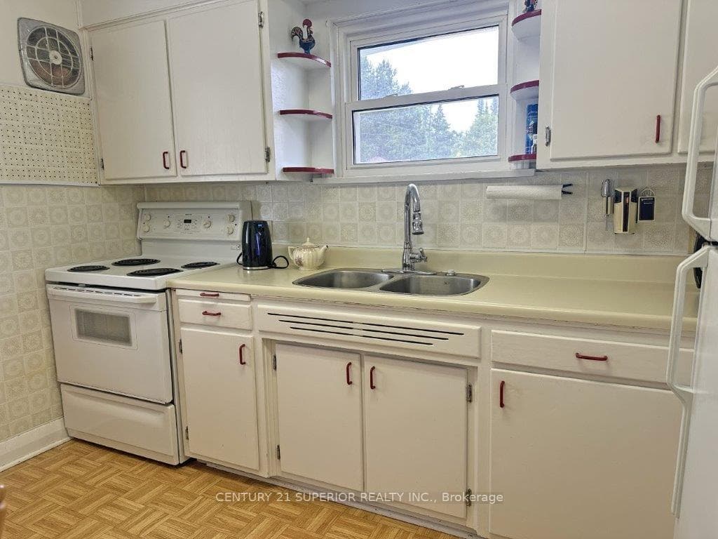 183 McKirdy Ave photo 15