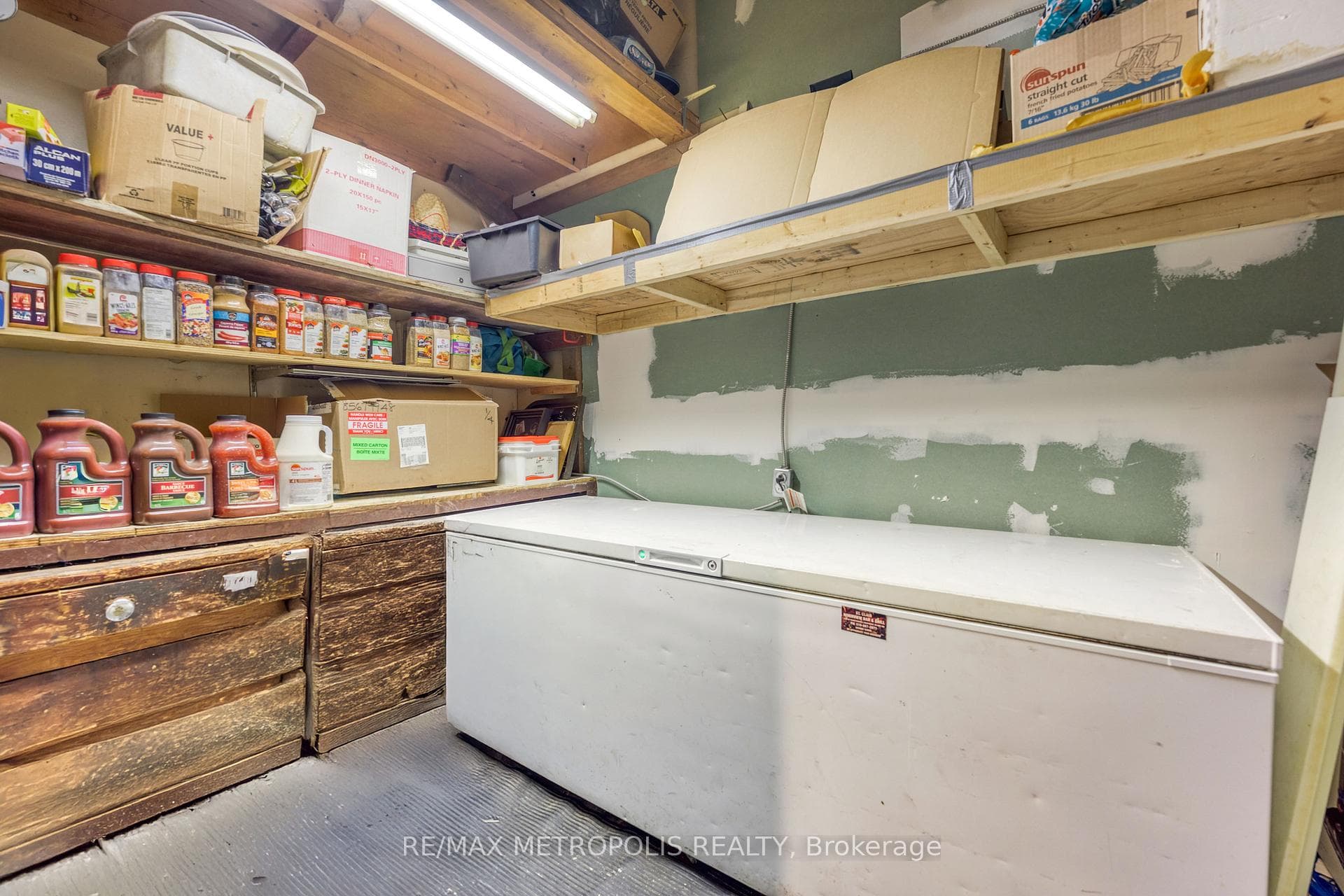 1548 St. Clair Parkway photo 30