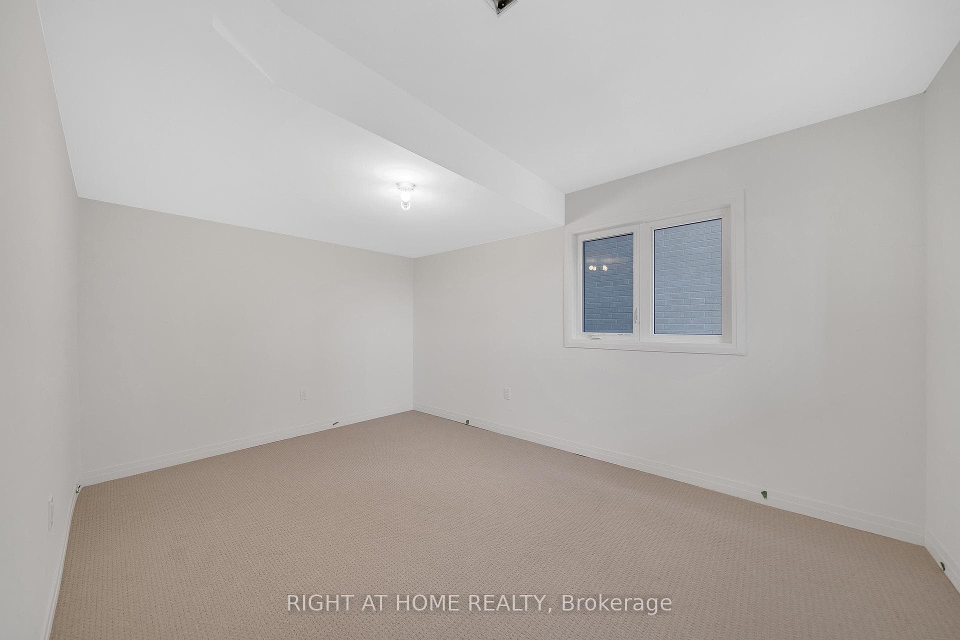 275 Port Darlington Road photo 36
