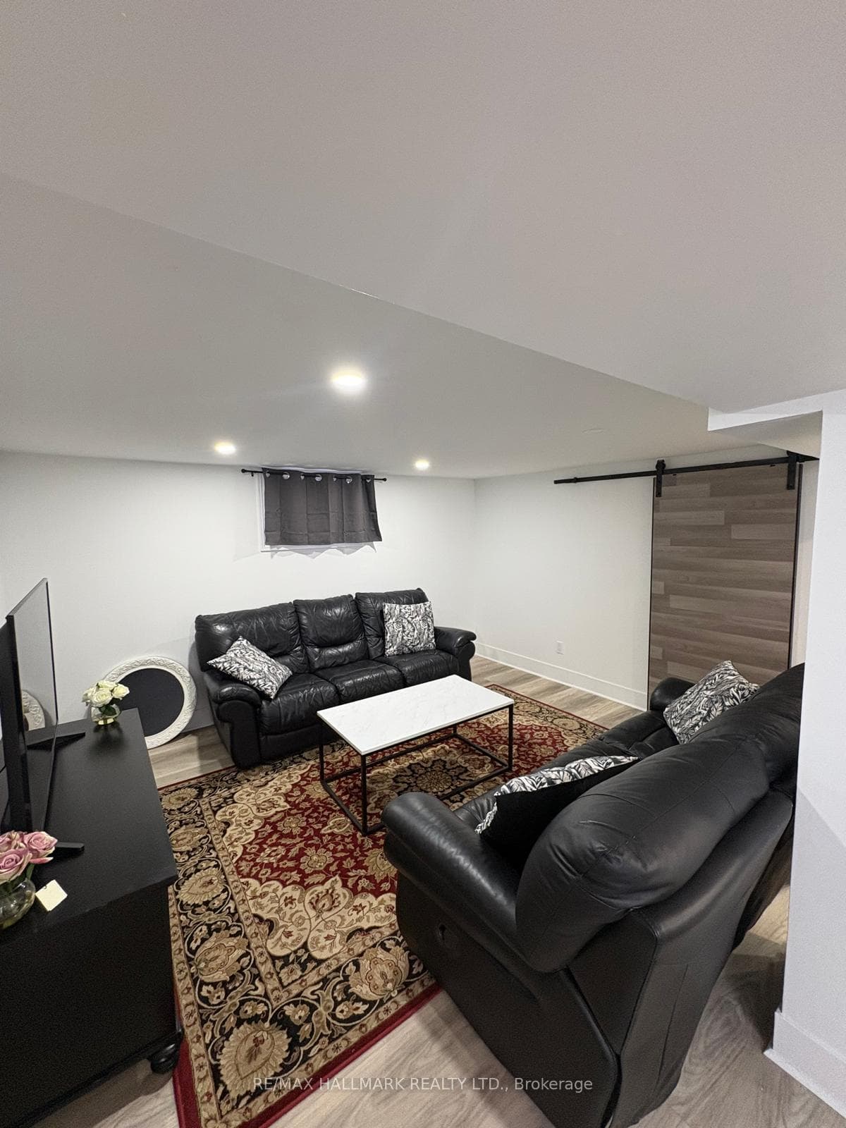7 Ilfracombe Crescent Unit Basement photo 7