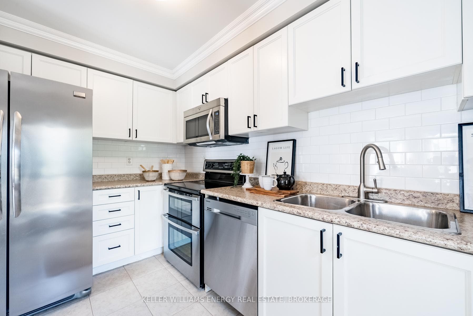 142 Lander Crescent photo 11