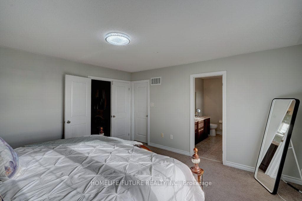 27 Adanac Drive photo 26