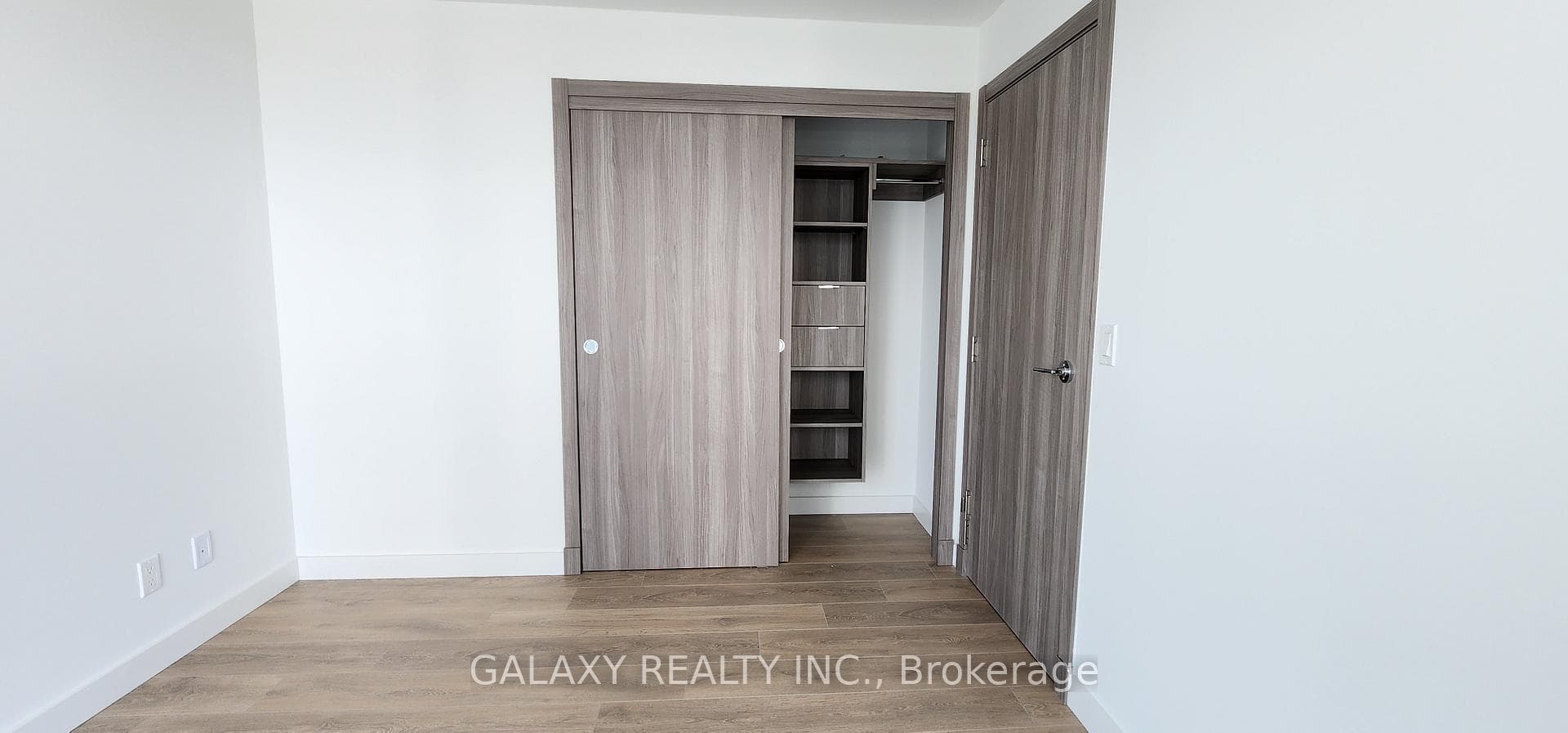 27 McMahon Drive Unit 1208 photo 11