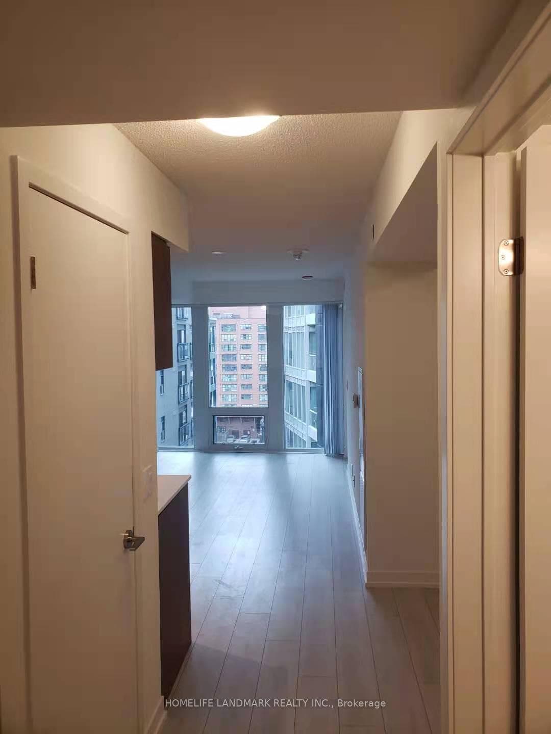 60 Shuter Street Unit 917 photo 3