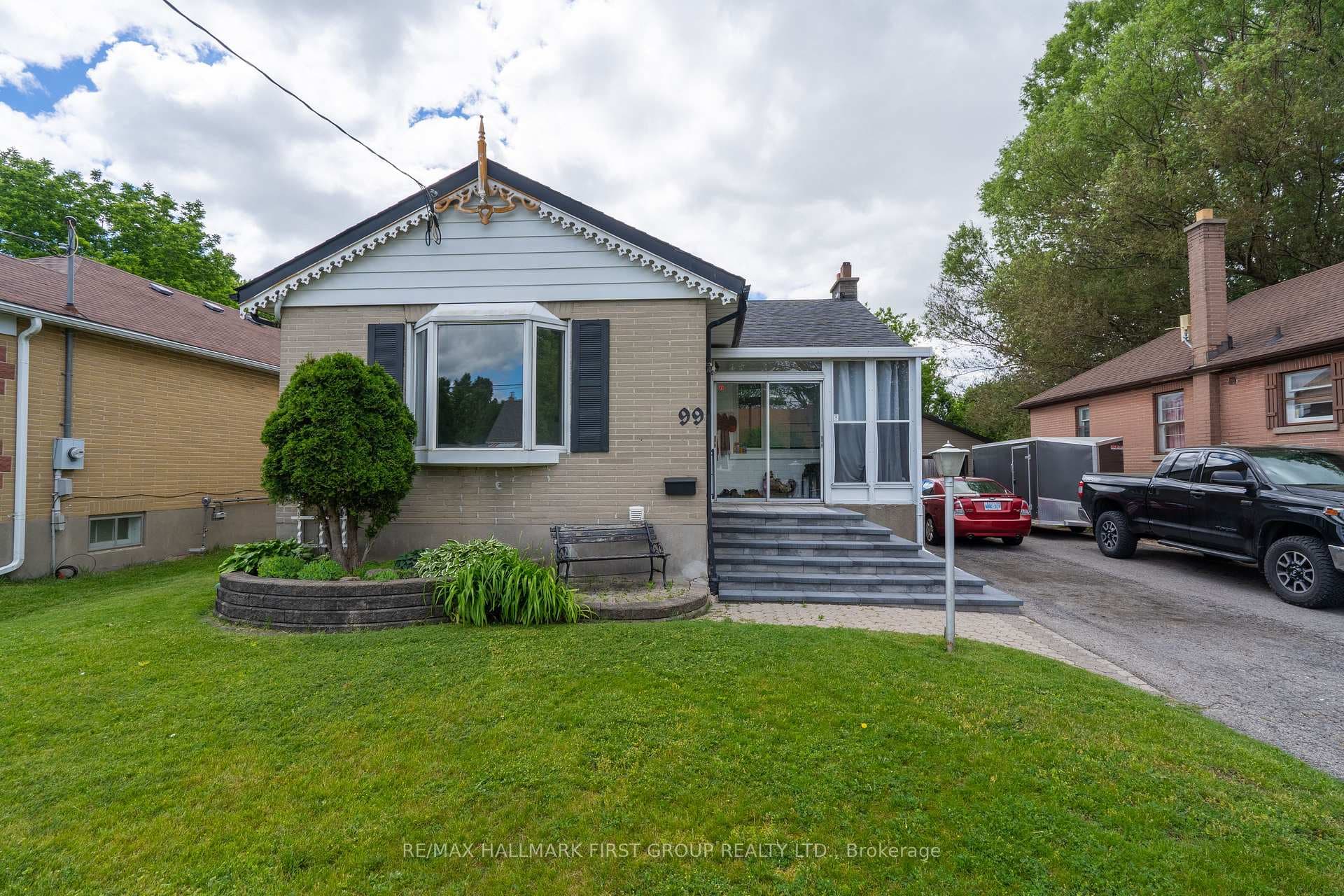 99 Pontiac Avenue photo 28