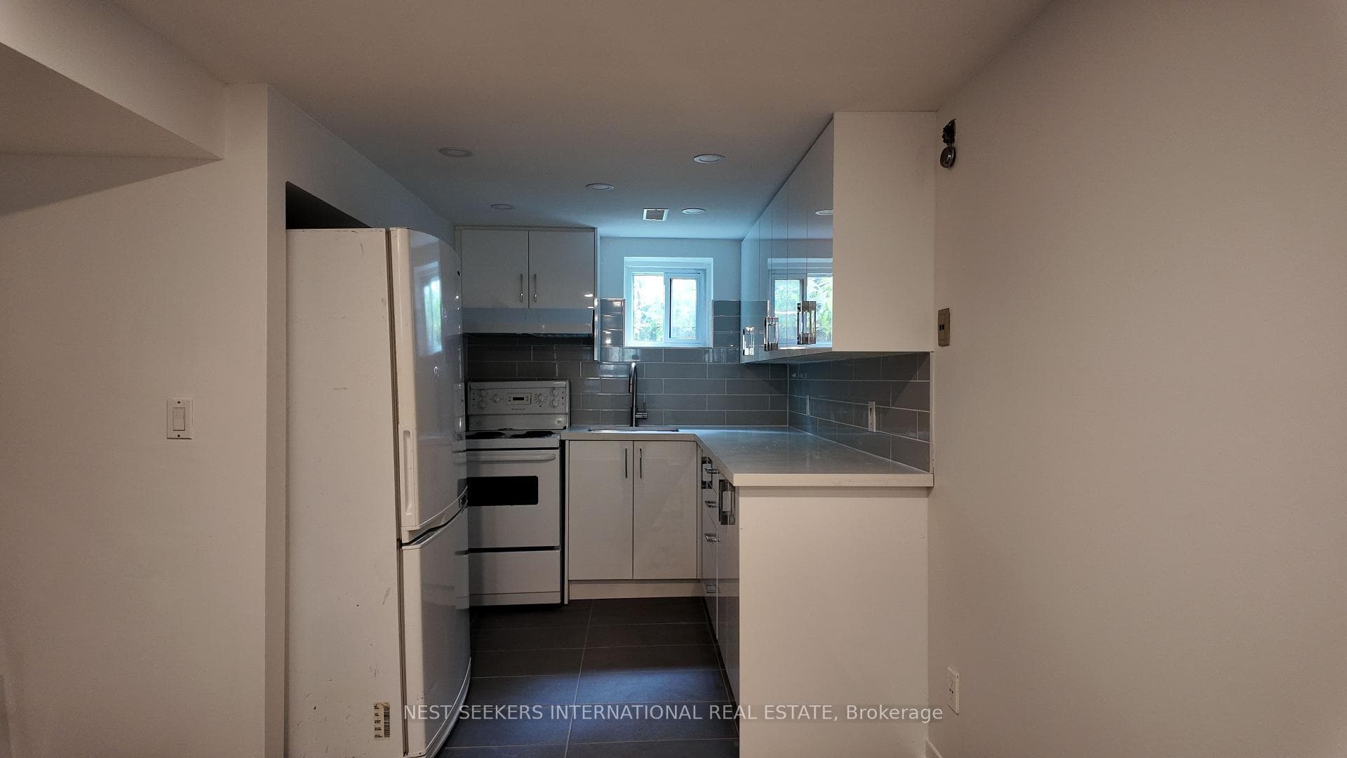 228 Oakridge Drive photo 9