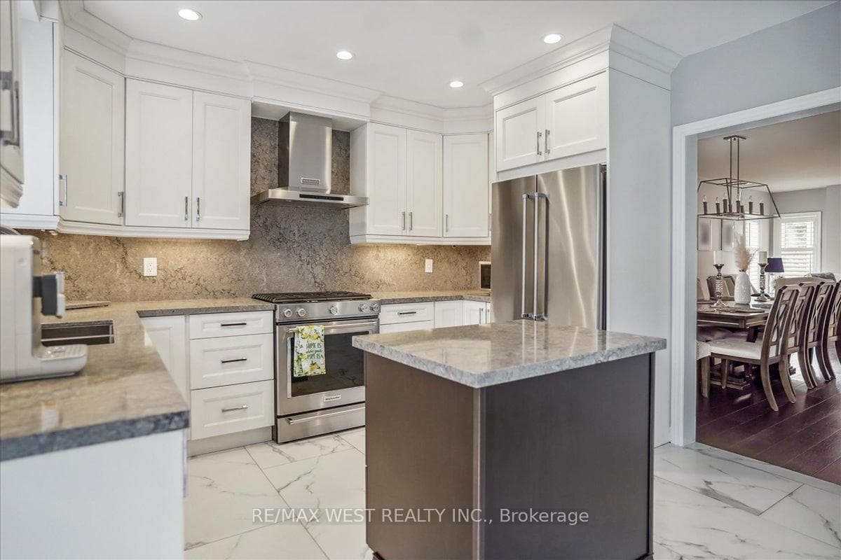 239 Sawmill Valley Drive photo 3