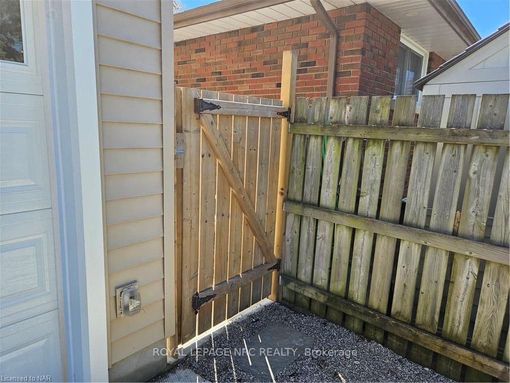 5 KILBOURNE Crescent photo 3