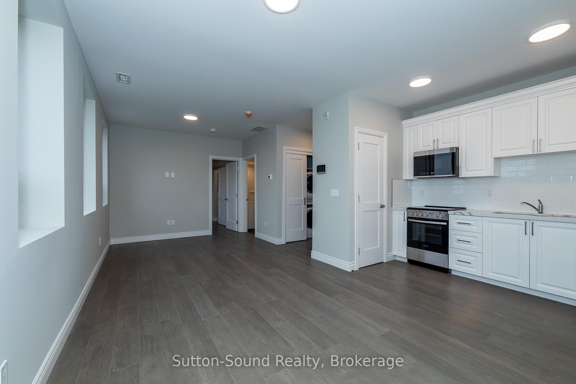 920 1st Avenue photo 37