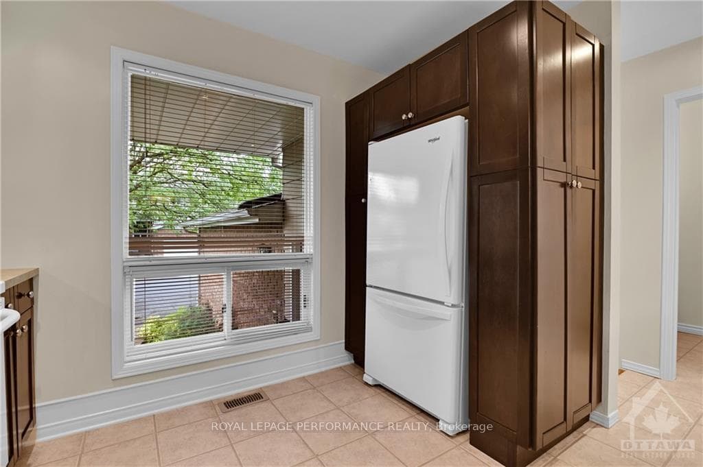 25 STURBRIDGE photo 9