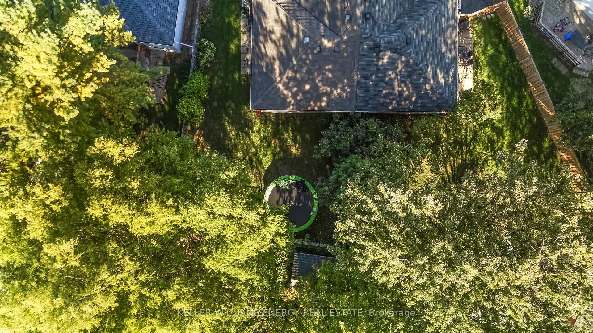 6 Fairbairn Court photo 38