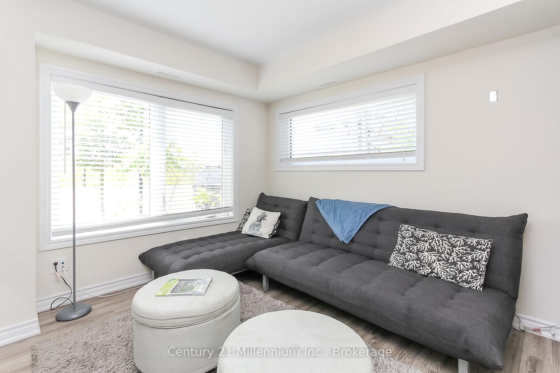 7 ANCHORAGE Crescent Unit 108 photo 6