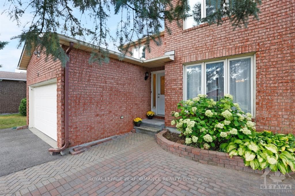 87 CASTLETHORPE Crescent photo 2