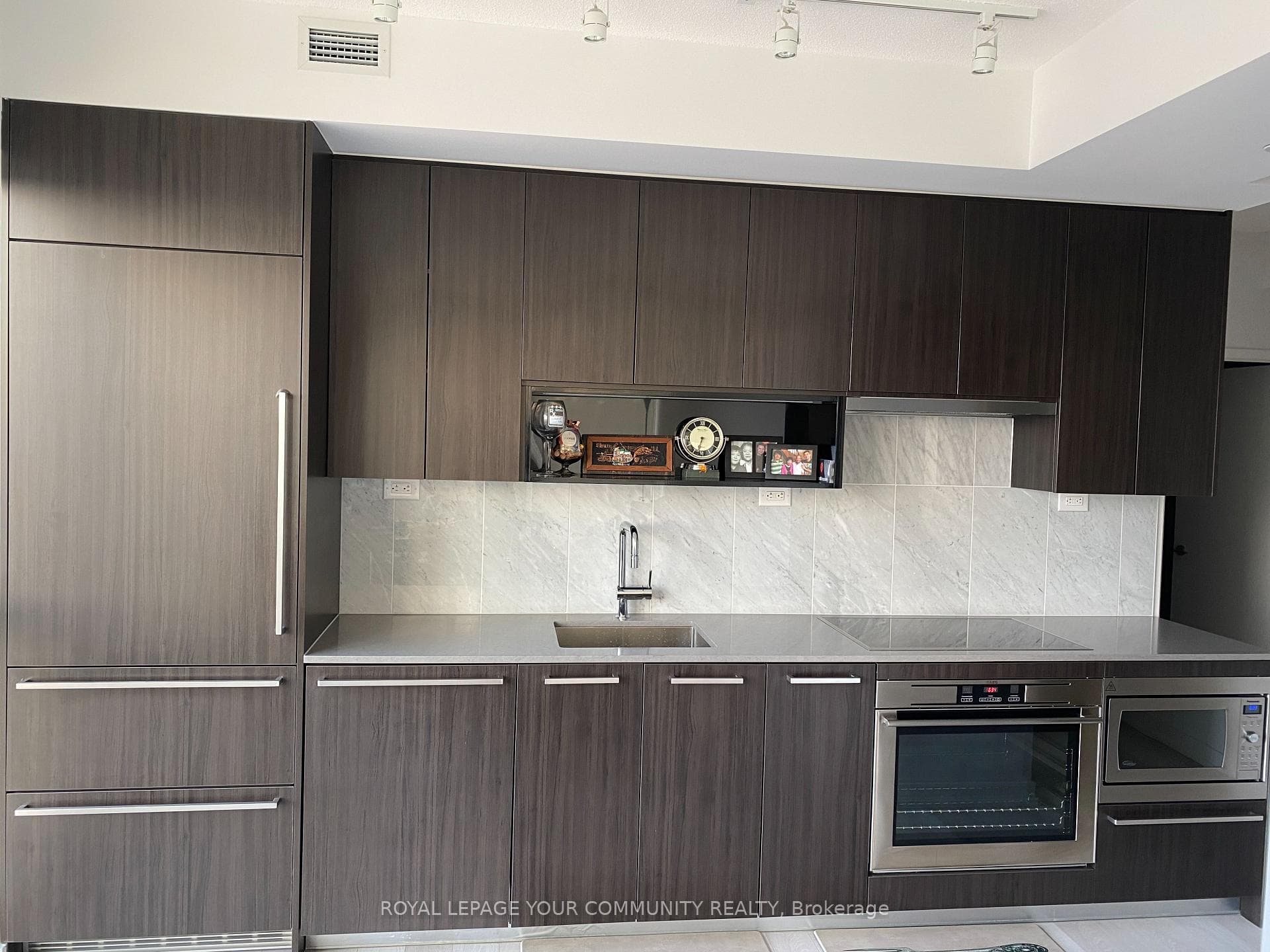 115 McMahon Drive Unit 2703 photo 4