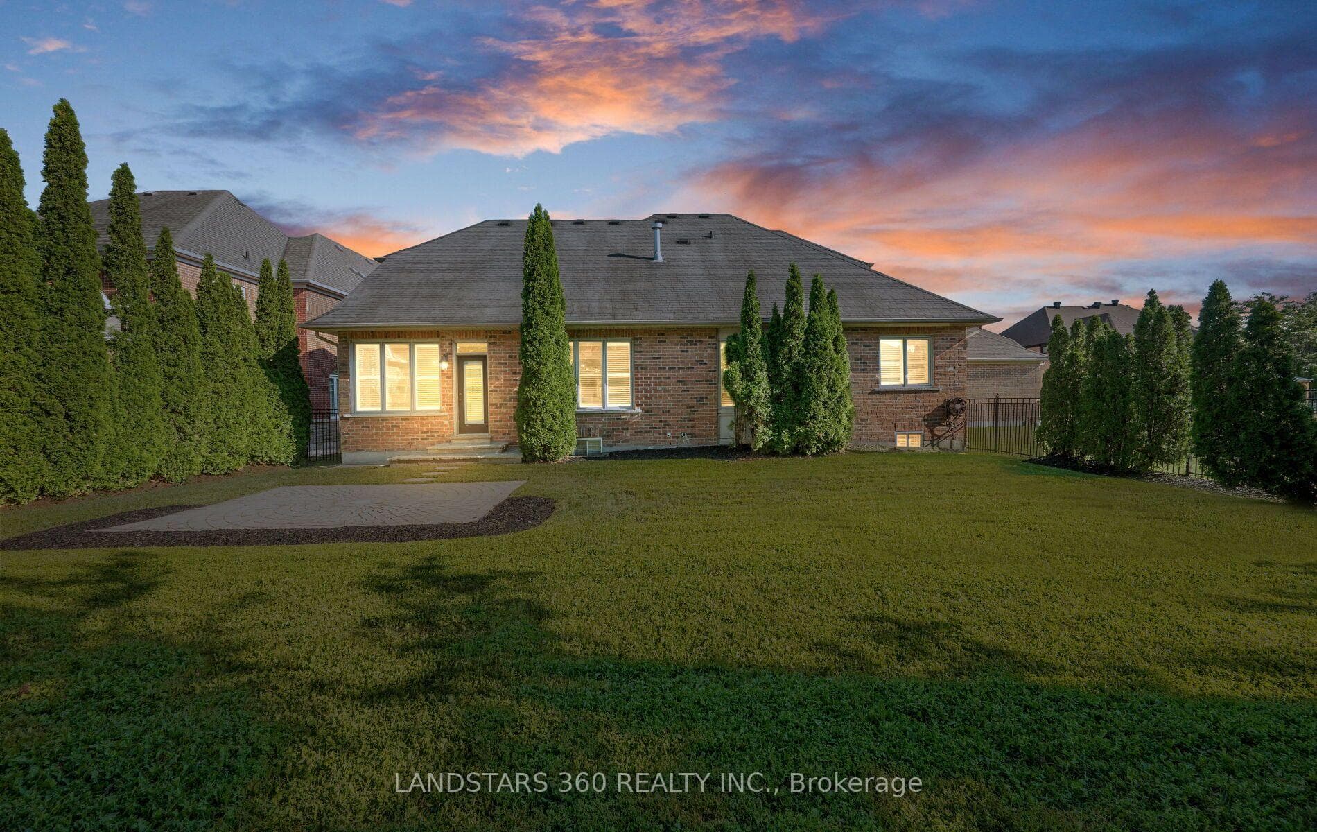 8 Royal Troon Crescent photo 49