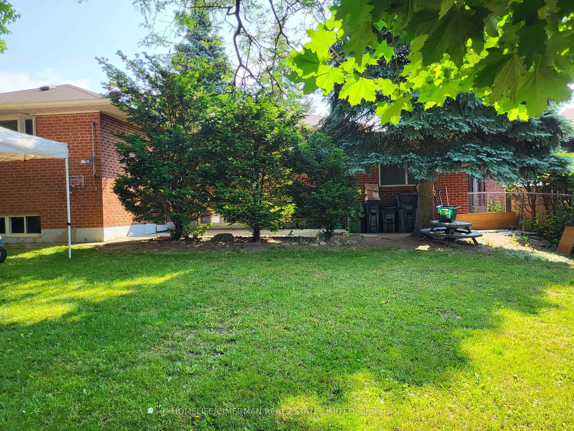 12 Shaunavon Heights Crescent photo 4