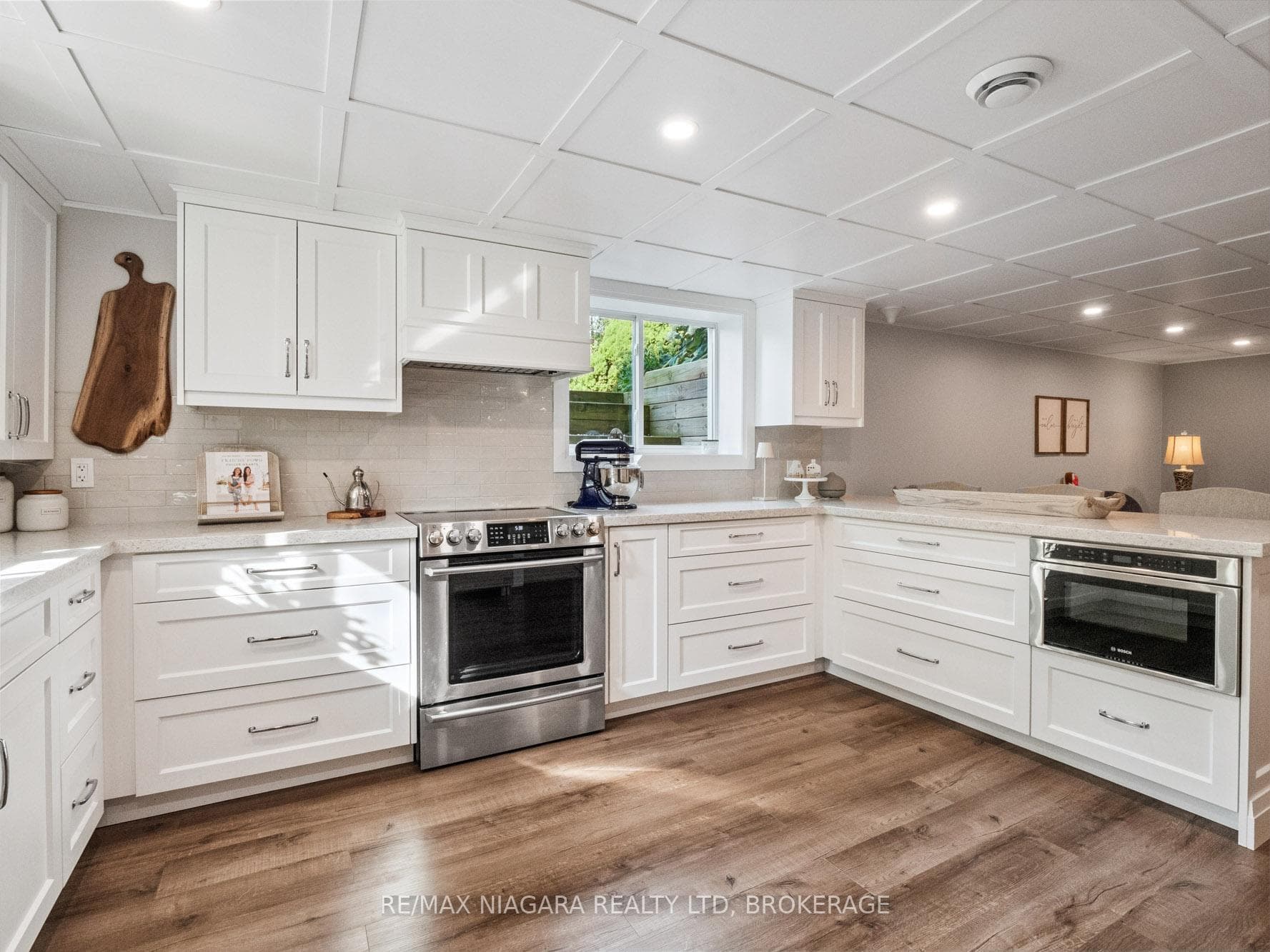 15 Keefer Drive photo 27
