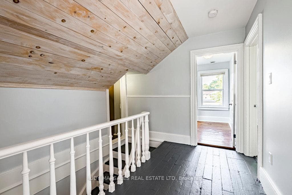 499 Hughson Street photo 30