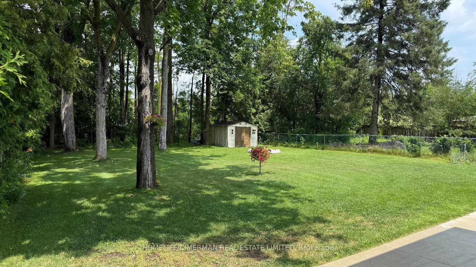678 Trinity Street photo 21