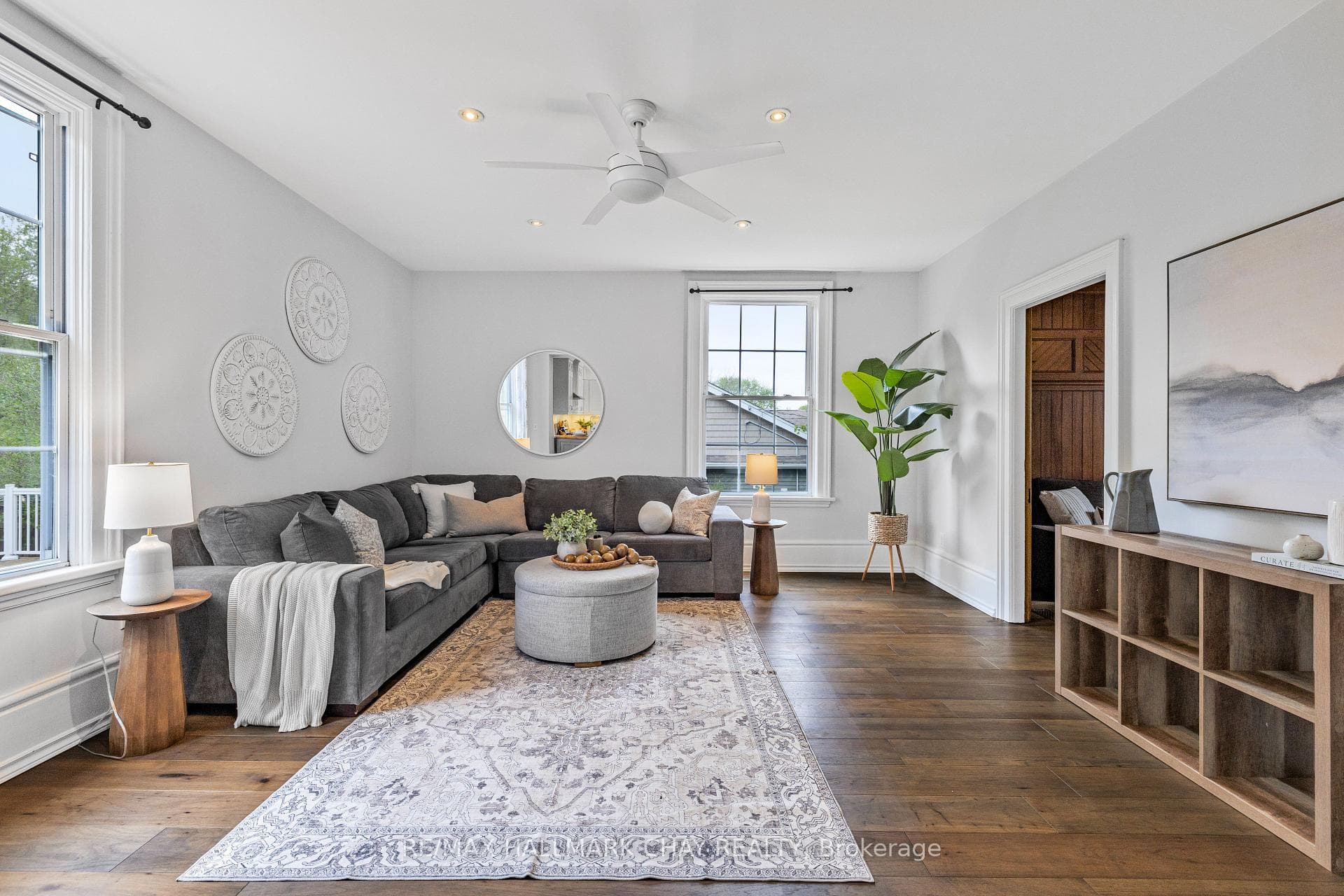 587 Lydia Street photo 16