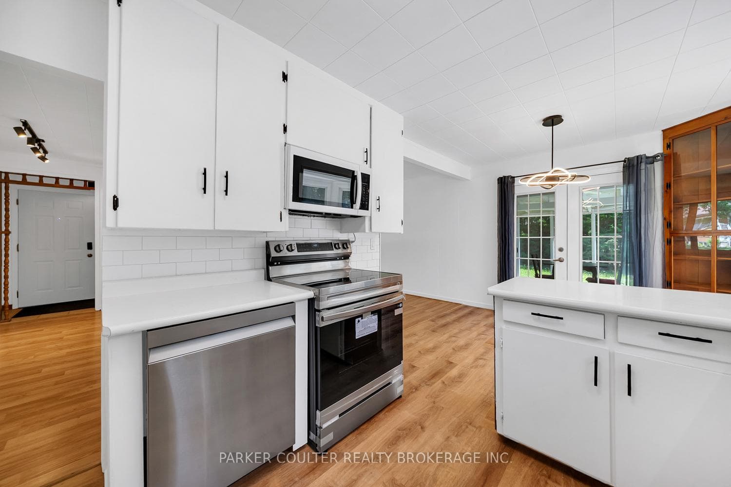 85 Evans Avenue photo 18
