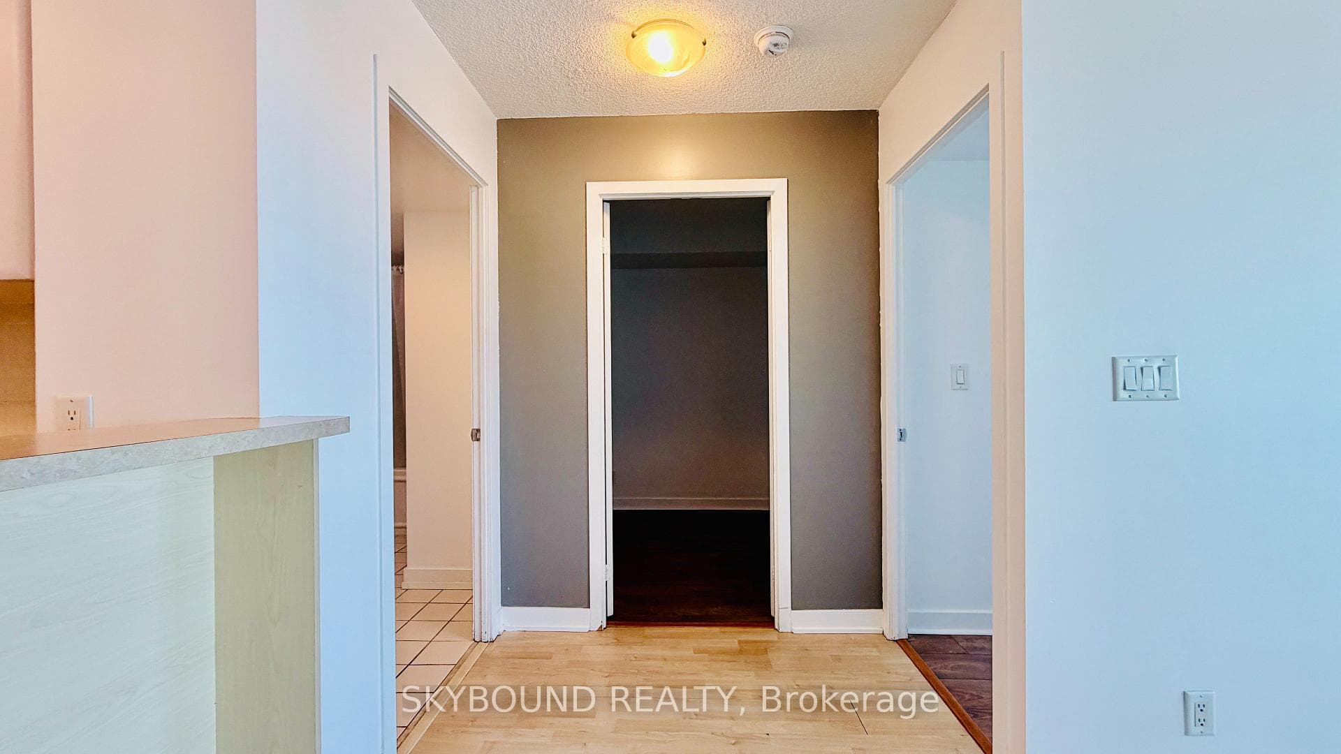 38 Lee Centre Drive Unit 1702 photo 4