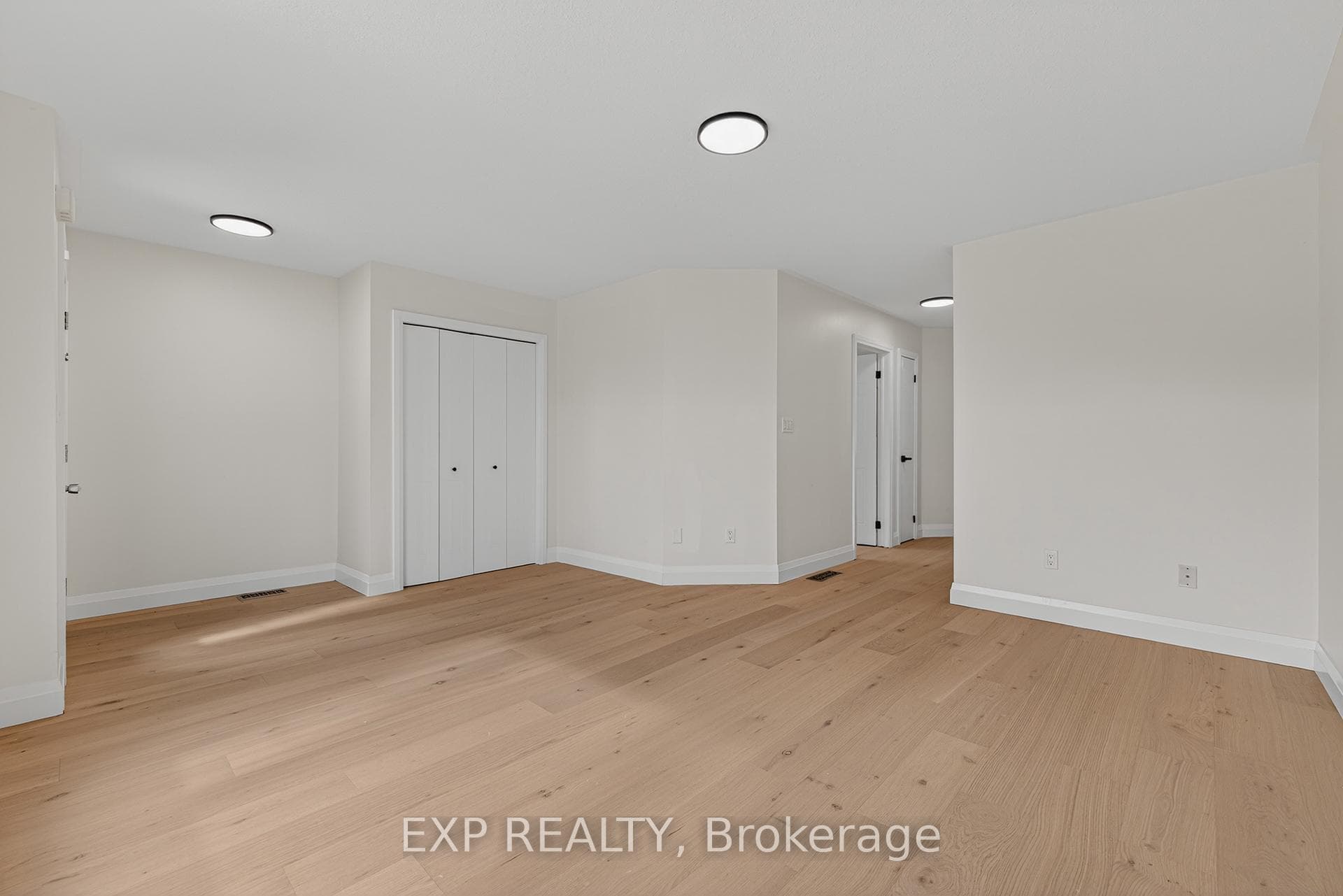 101 Anastasia Crescent photo 4