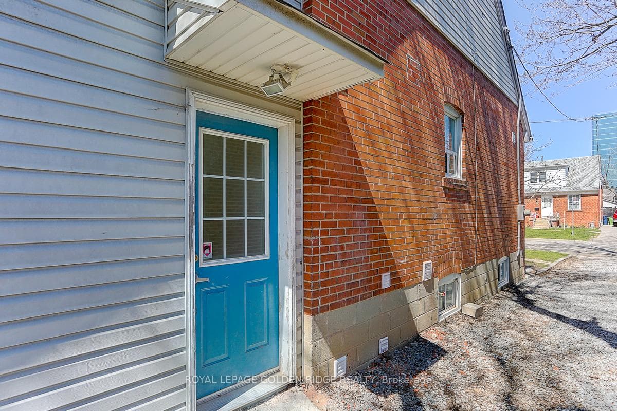 21 Lyndale Drive photo 4