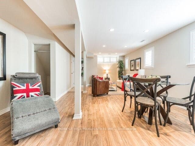 42 Astley Avenue Unit Lower photo 3
