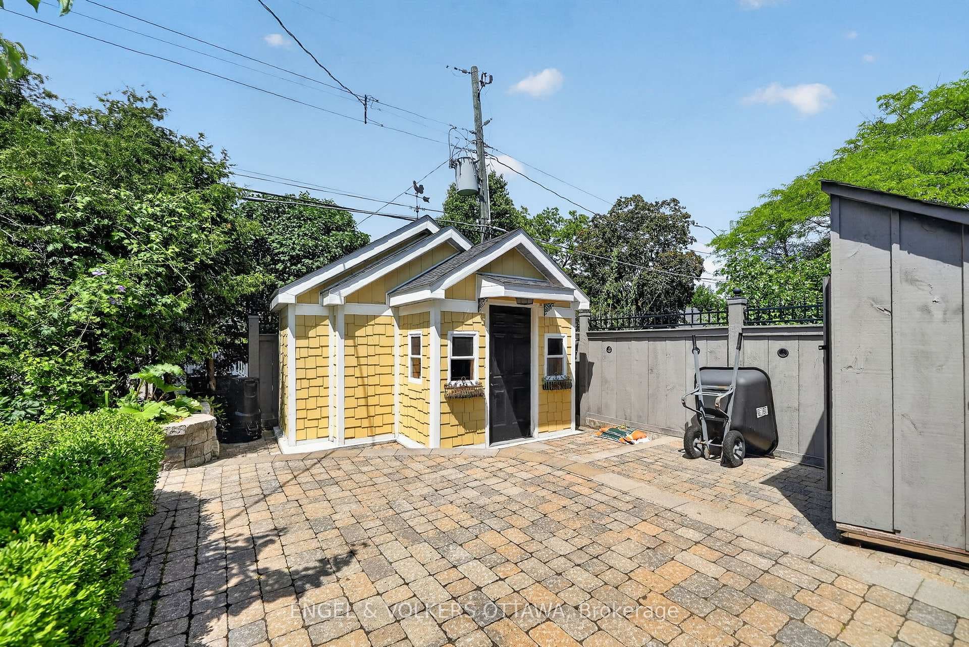246 Mountbatten Avenue photo 39