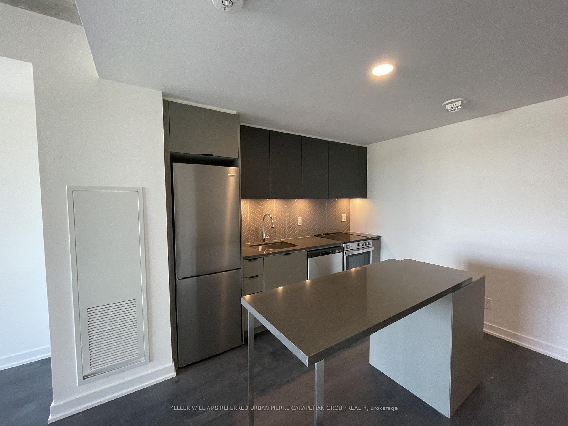 57 Brock Avenue Unit 413 photo 3