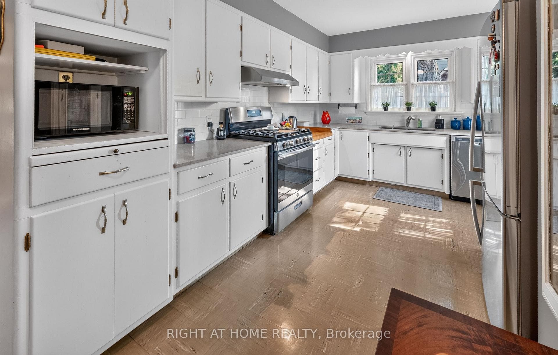 335 Sunset Drive photo 11