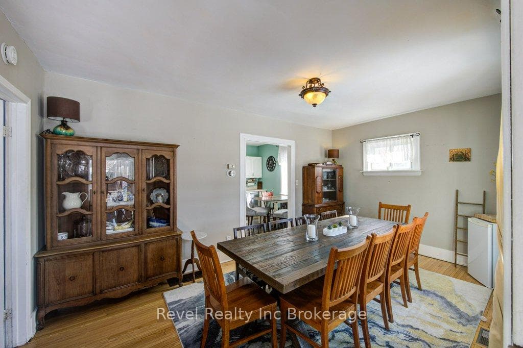 328 Clarke Street photo 25