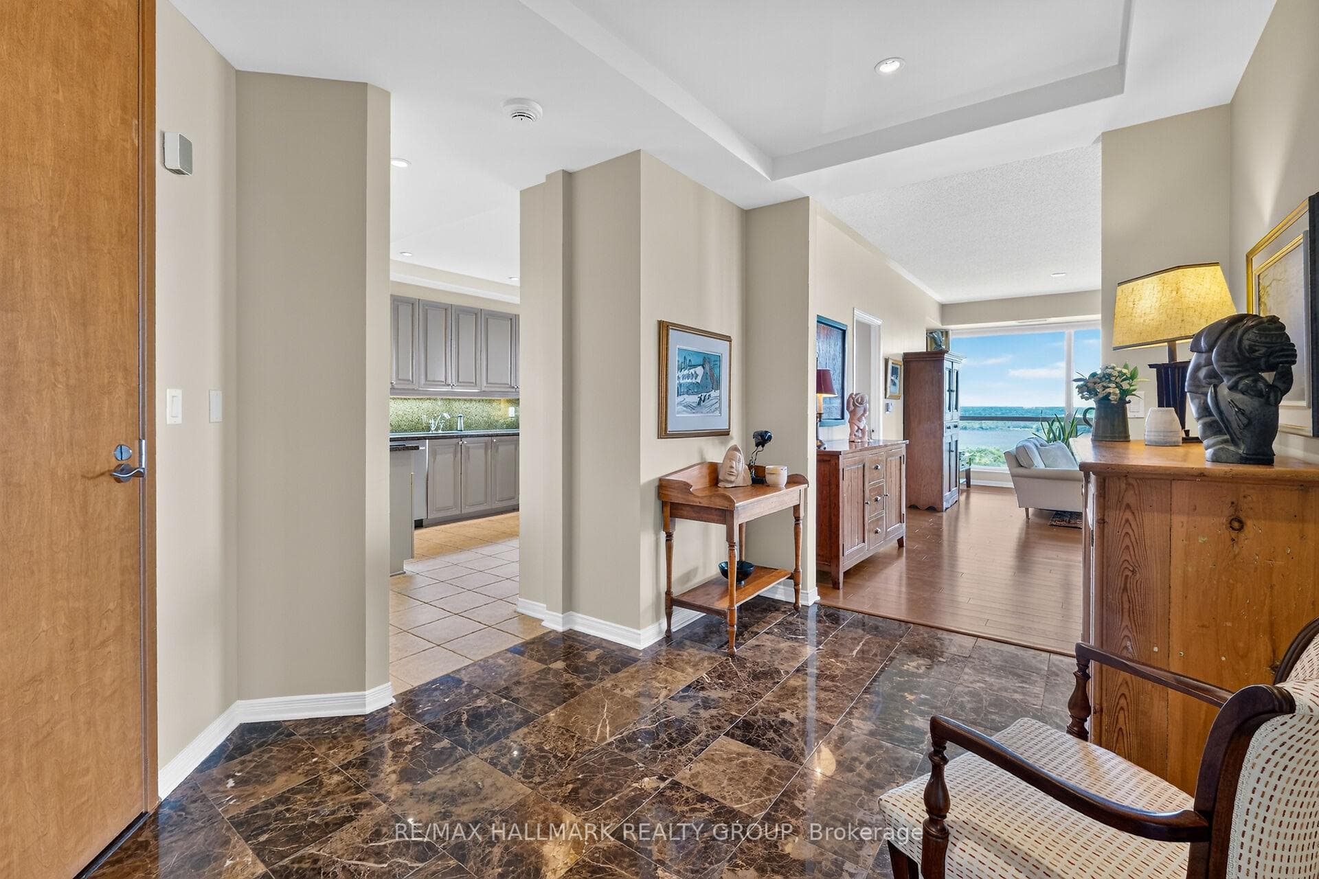 38 Metropole Private Unit 1704 photo 6