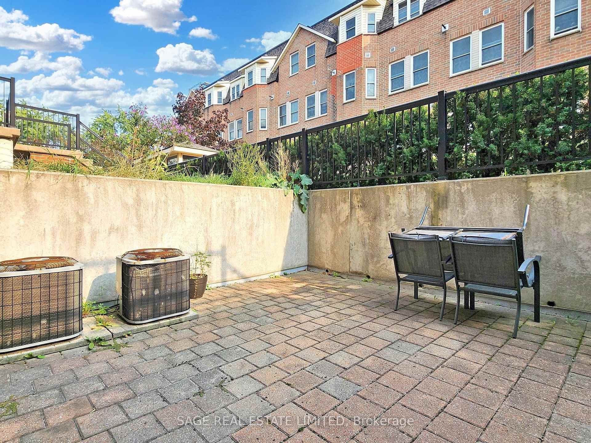 760 Lawrence Avenue Unit 44 photo 3