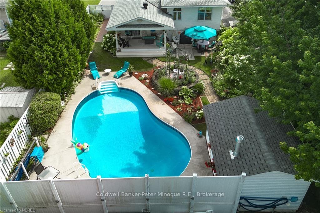 99 TWEEDSMUIR Drive photo 8