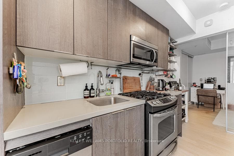 150 Broadview Avenue Unit 20 photo 11