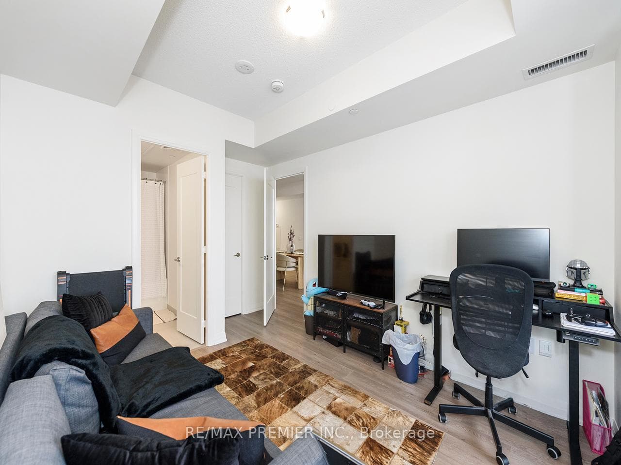 8960 Jane Street Unit 412 photo 17