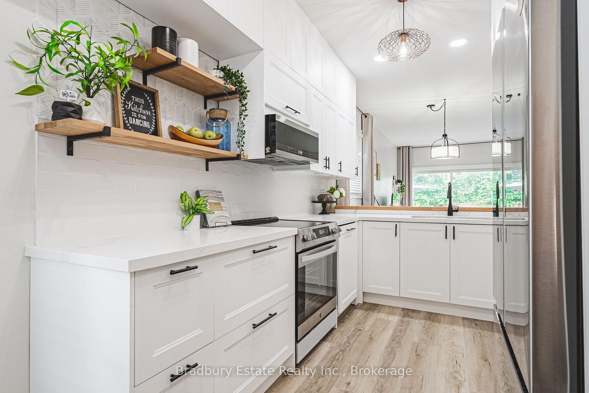 1401 Treeland Street photo 4