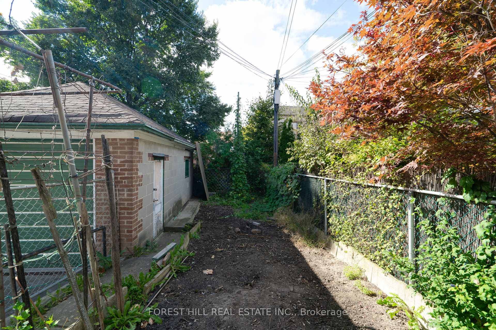308 Glenholme Avenue photo 32